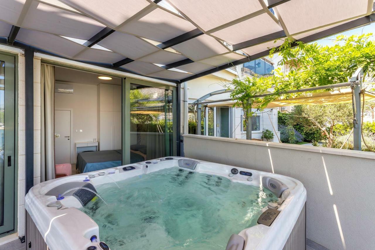 Luxury Apartment With Hot Tub Omiš Buitenkant foto