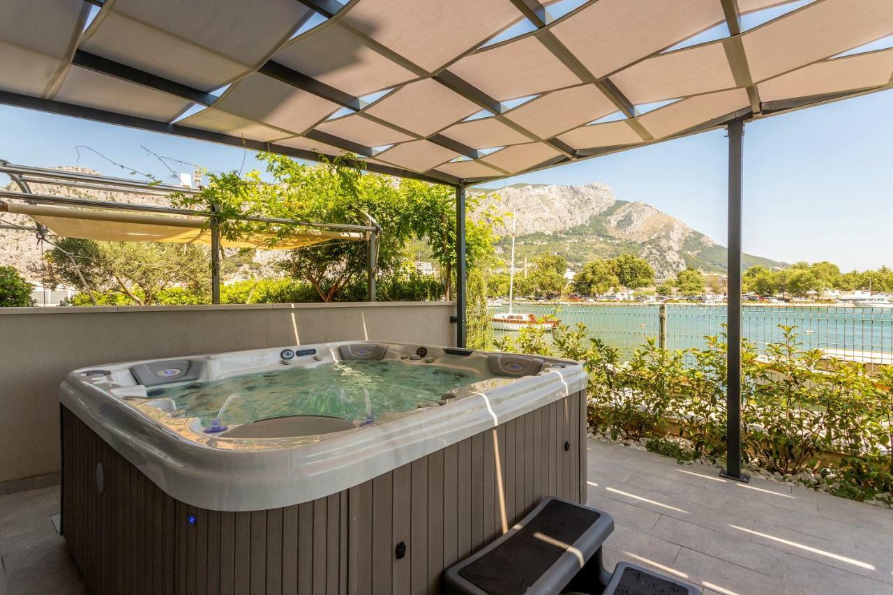 Luxury Apartment With Hot Tub Omiš Buitenkant foto