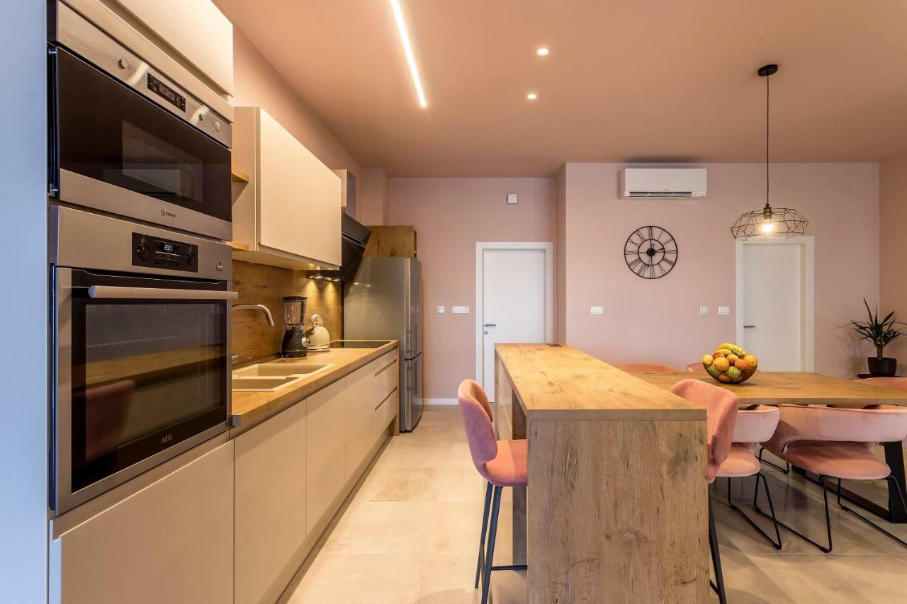 Luxury Apartment With Hot Tub Omiš Buitenkant foto