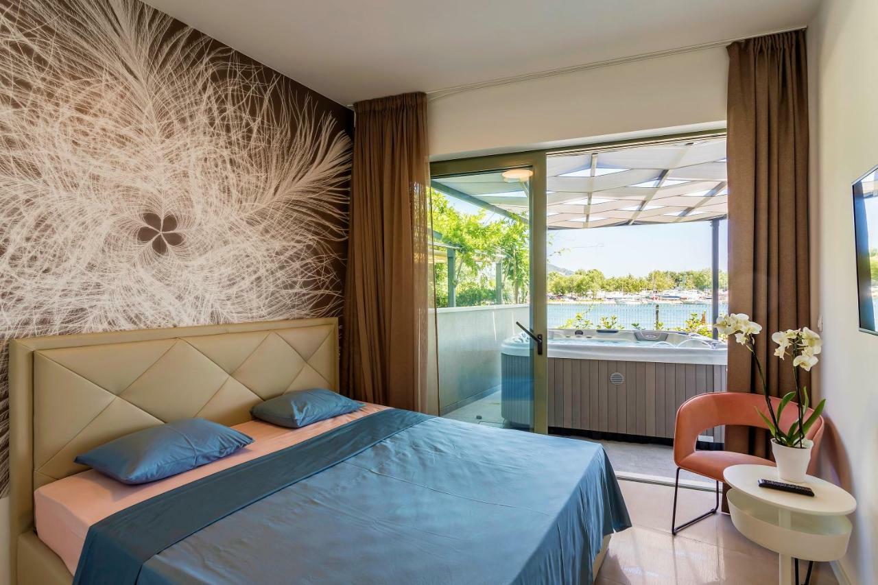 Luxury Apartment With Hot Tub Omiš Buitenkant foto