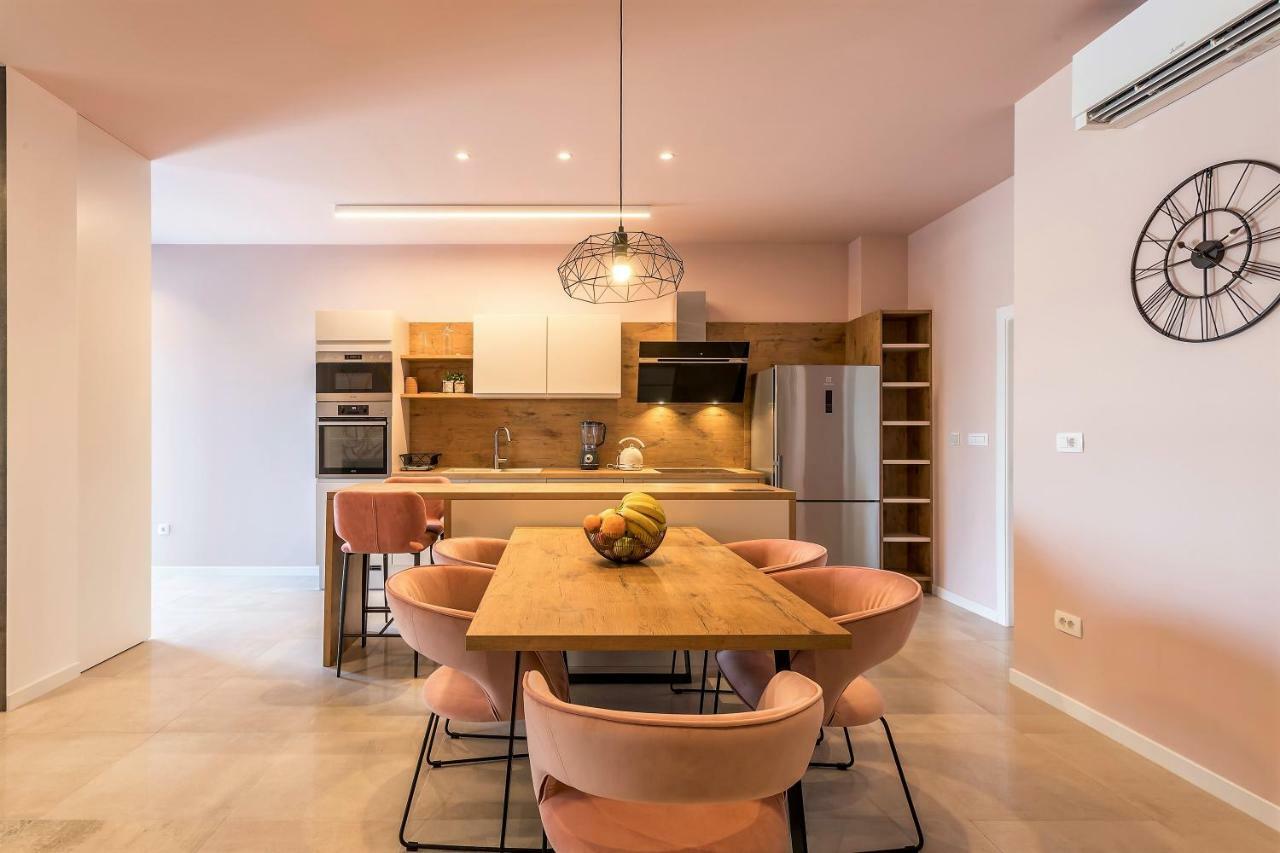 Luxury Apartment With Hot Tub Omiš Buitenkant foto