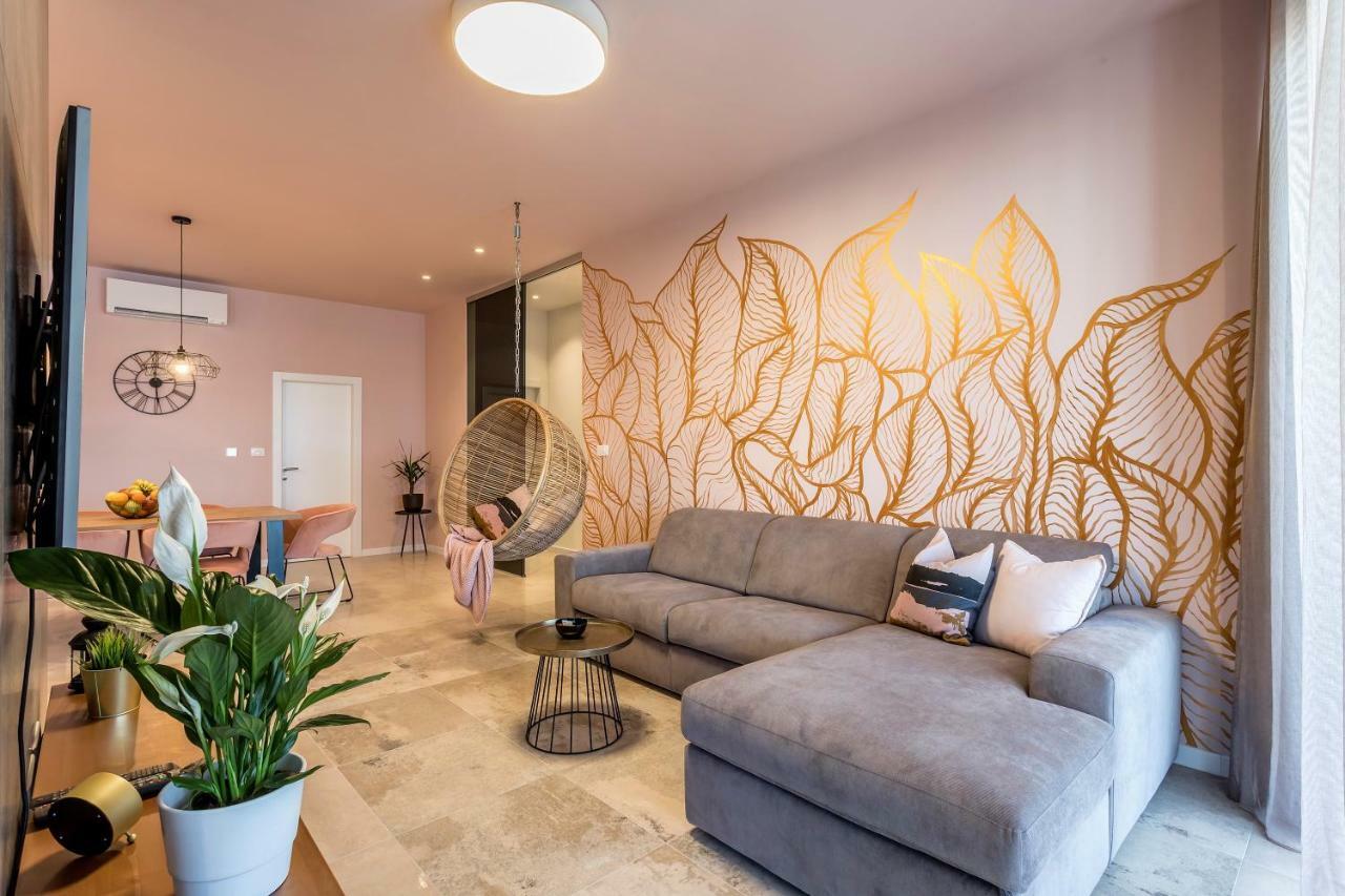 Luxury Apartment With Hot Tub Omiš Buitenkant foto
