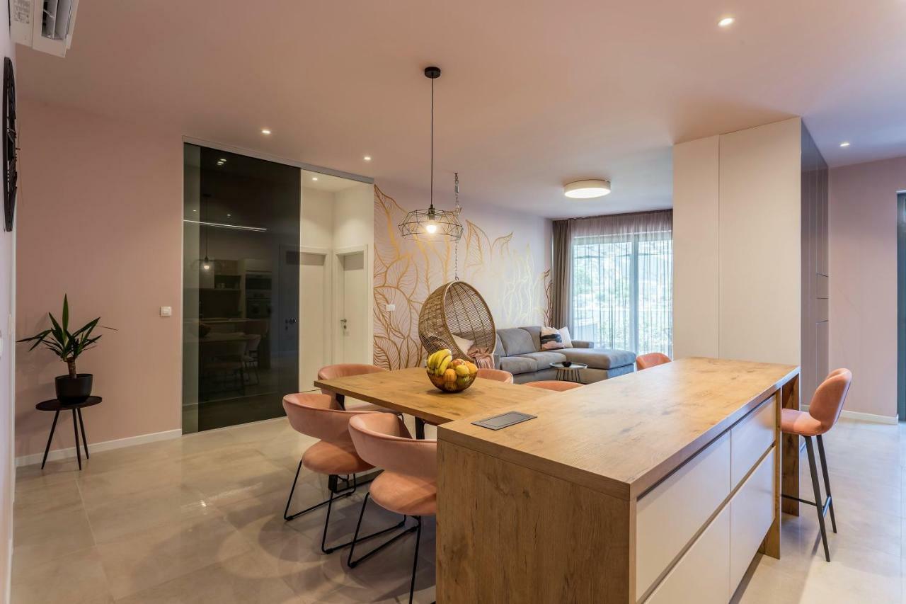 Luxury Apartment With Hot Tub Omiš Buitenkant foto