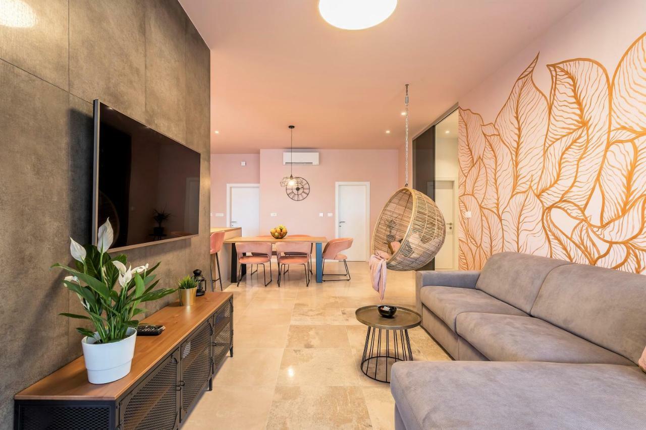Luxury Apartment With Hot Tub Omiš Buitenkant foto