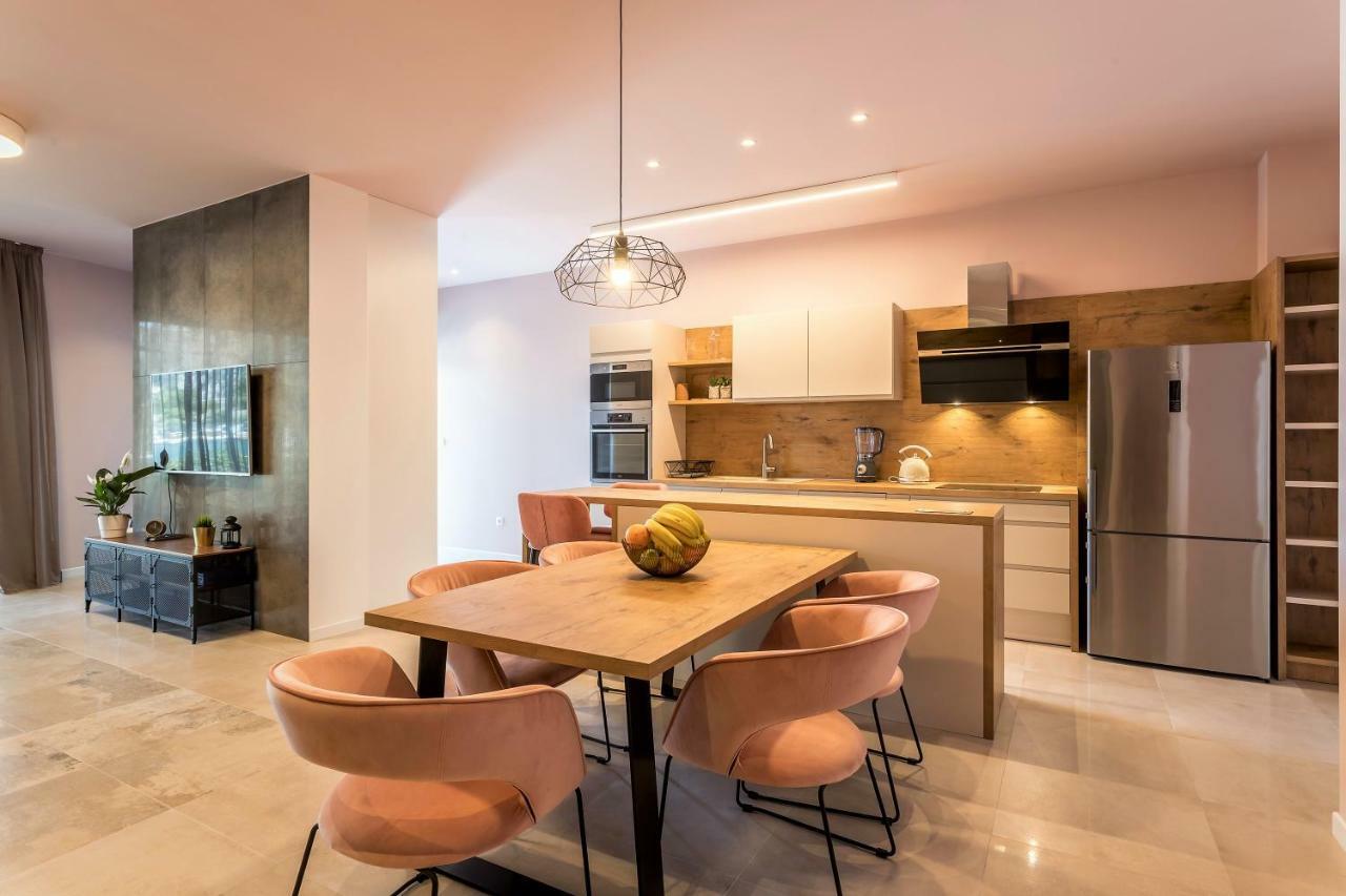 Luxury Apartment With Hot Tub Omiš Buitenkant foto
