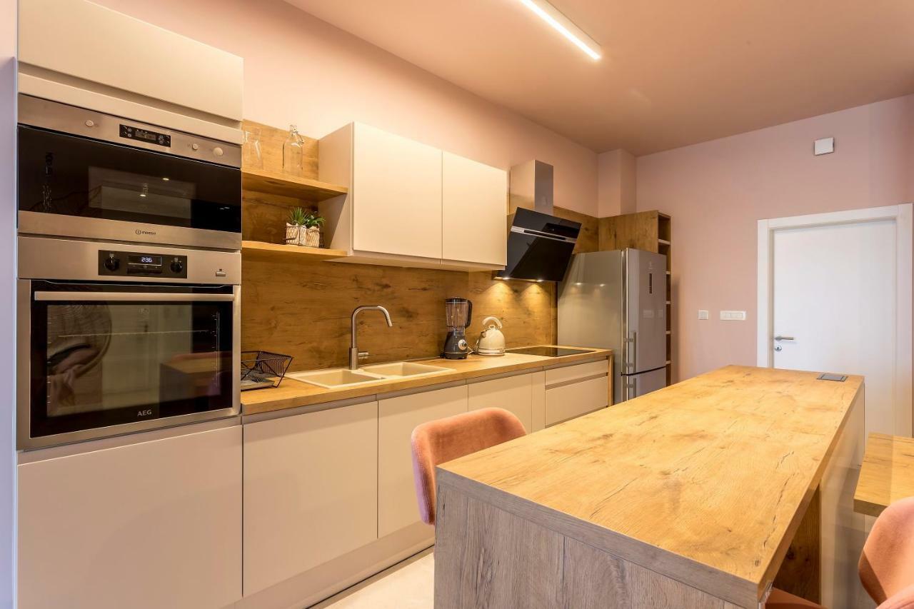 Luxury Apartment With Hot Tub Omiš Buitenkant foto