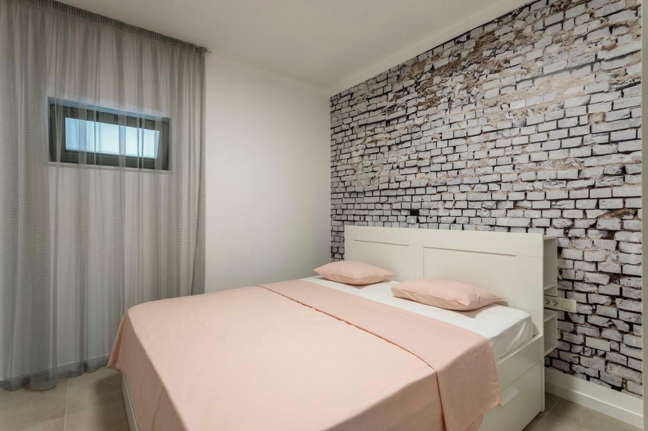 Luxury Apartment With Hot Tub Omiš Buitenkant foto