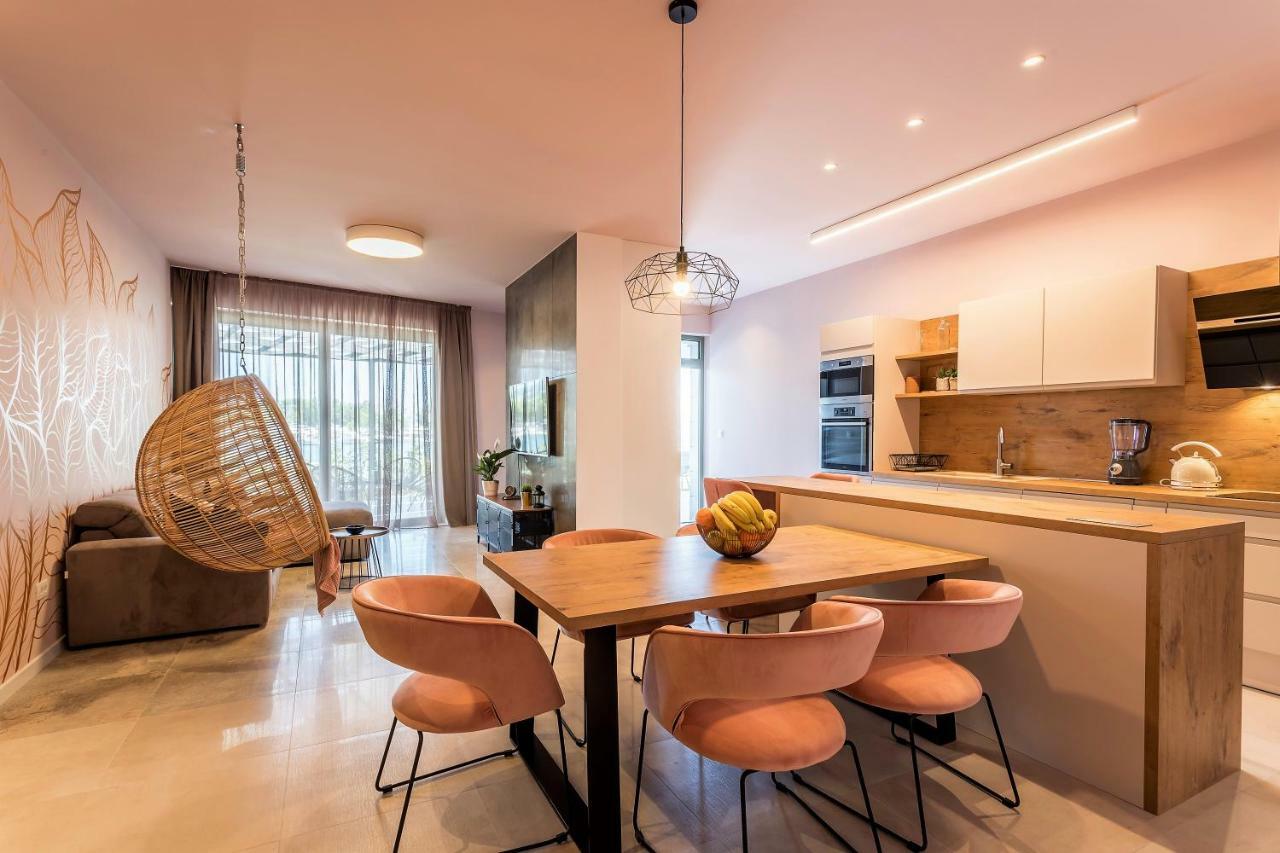Luxury Apartment With Hot Tub Omiš Buitenkant foto