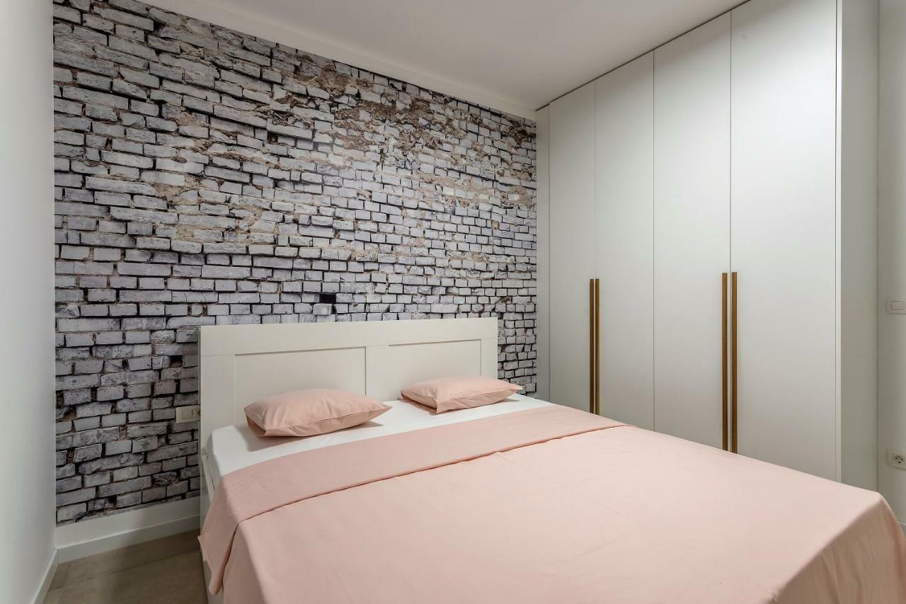 Luxury Apartment With Hot Tub Omiš Buitenkant foto